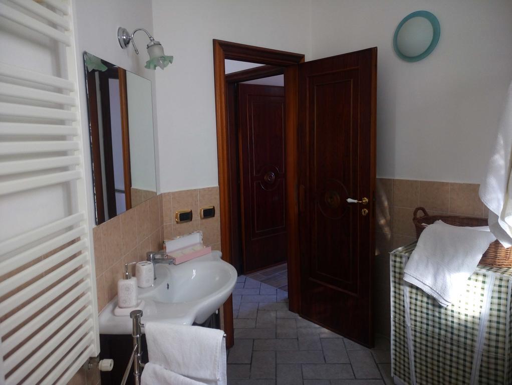 La Casa Dei Fiori - Ospitalita Diffusa 阿杰罗拉 外观 照片