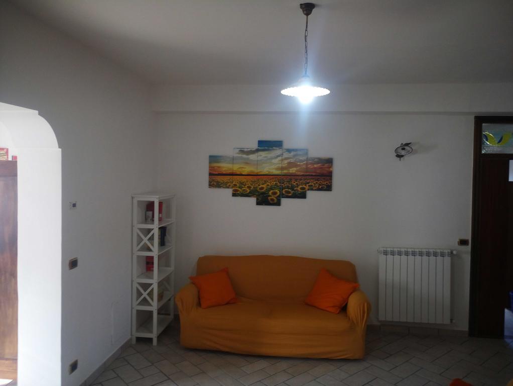 La Casa Dei Fiori - Ospitalita Diffusa 阿杰罗拉 外观 照片